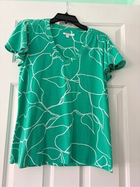 Chico's Teal Green V‑Neck Flutter Sleeve Top with White Leaf Outline